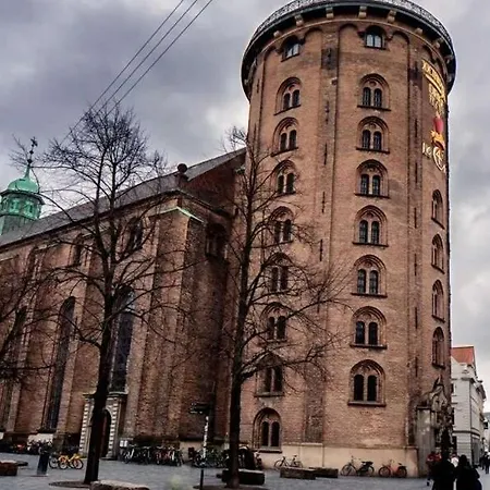 Authentic For 4 Guests דירה *