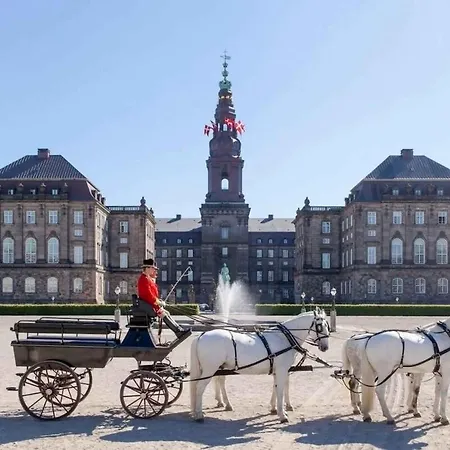 Authentic For 4 Guests דירה