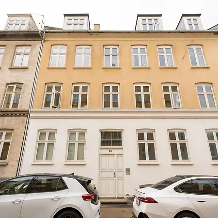 Authentic For 4 Guests דירה