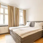 Authentic For 4 Guests København